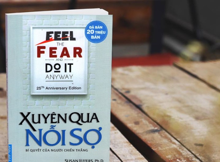 Review sách Xuyên qua lỗi sợ - Bạn sợ gì nhất